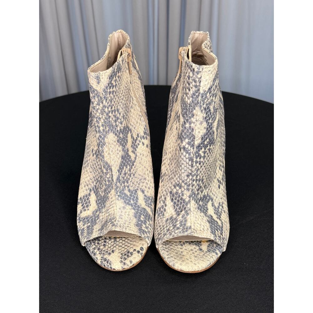 Steve Madden Kicking Snakeskin Booties Size 8.5
